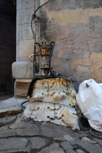 Corinthian capital from (according to John Freely) the Latin Church of St Michael, now serving as a wellhead in Rüstem Paşa Han, Galata.