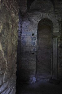 The vault has remains of fresco decoration