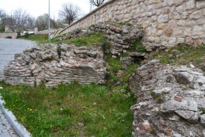 Some of the four-bay structure can be inferred from detail on the remaining brickwork