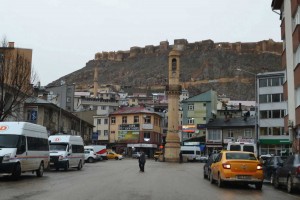 bayburt02 Bayburt is overshadowed by an unfeasibly large citadel.