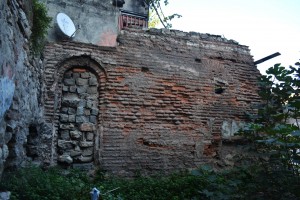 zeyrek-environs-1 Wall of a once substantial Byzantine building in Fazilet Sokak.